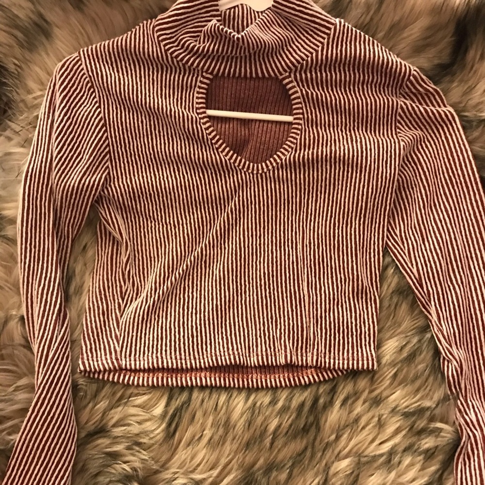 🦇 Size small long sleeve crop top
